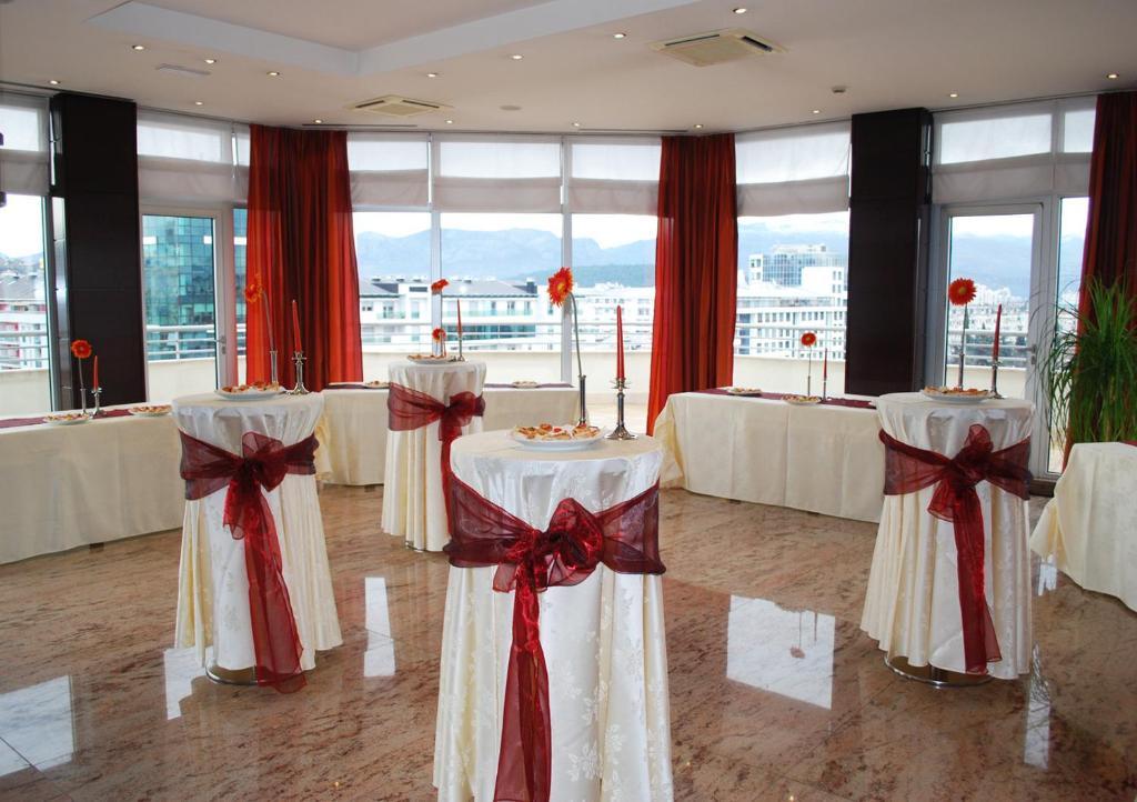 Aparthotel Premier Podgorica Restoran gambar